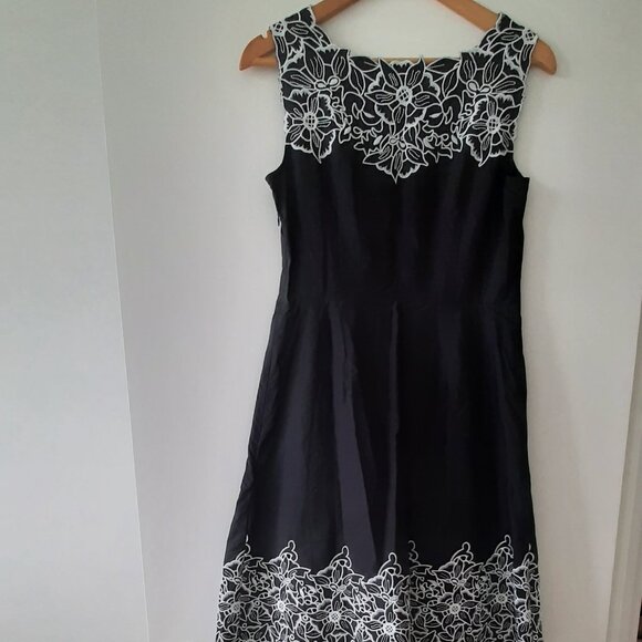TALBOTS Embroidered Fit and Flare Dress - Size 6P - Picture 5 of 7